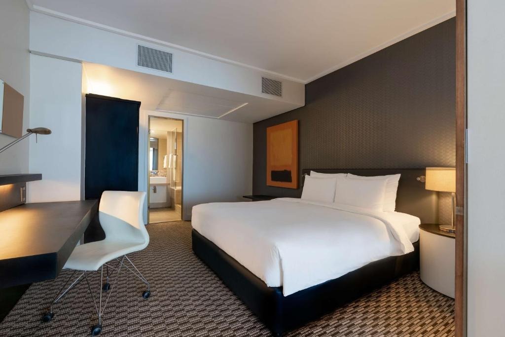 هتل رادیسون بلو سندتاون